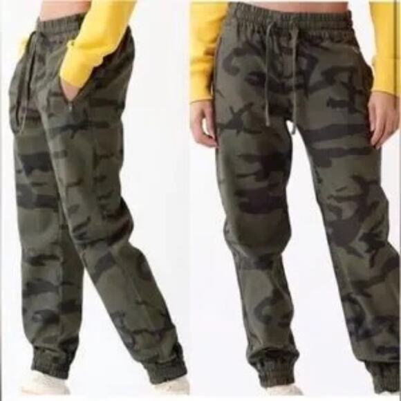 Tna Aritzia Alix Pant High Waisted Elastic Cuff Green Camo Joggers Small - Picture 1 of 9
